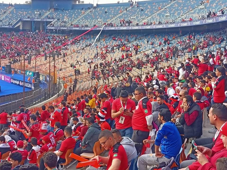 احتشاد الجماهير المصرية باستاد القاهرة قبل مواجهة السنغال (7)