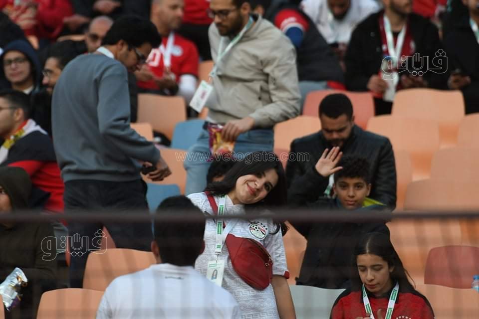 الجميلات يخطفن الأنظار بمدرجات استاد القاهرة (2)