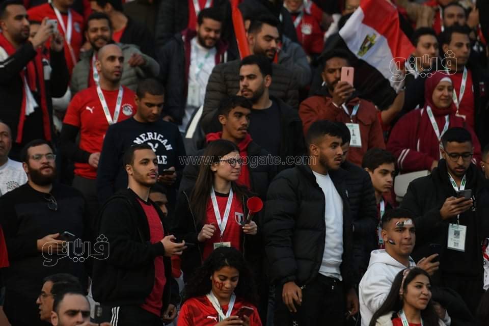 الجميلات يخطفن الأنظار بمدرجات استاد القاهرة (4)