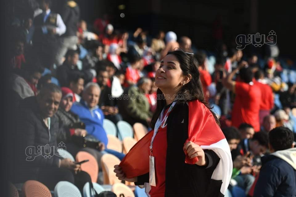 الجميلات يخطفن الأنظار بمدرجات استاد القاهرة (5)