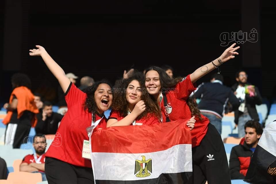 الجميلات يخطفن الأنظار بمدرجات استاد القاهرة (7)