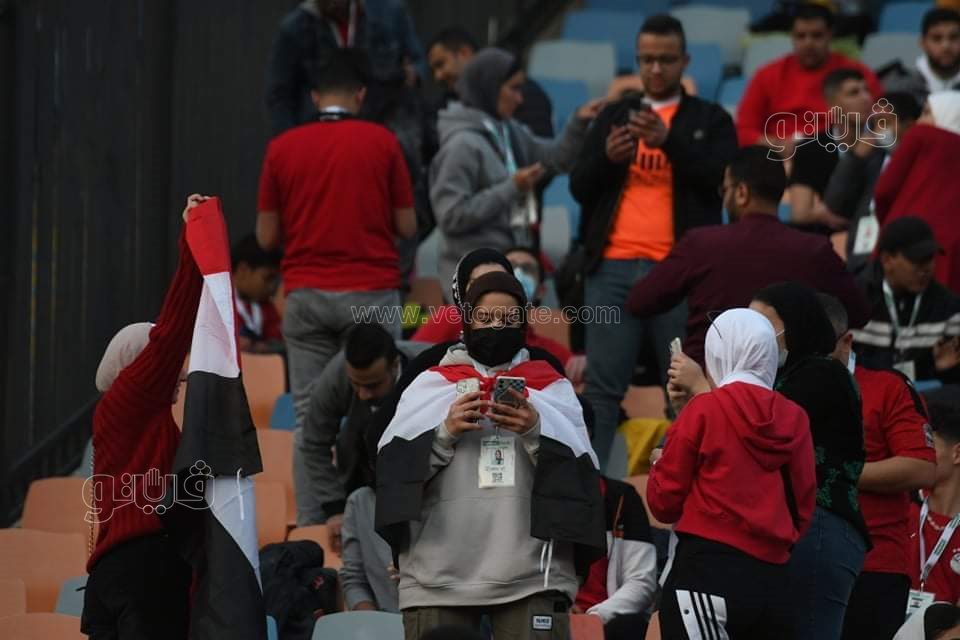 الجميلات يخطفن الأنظار بمدرجات استاد القاهرة (8)