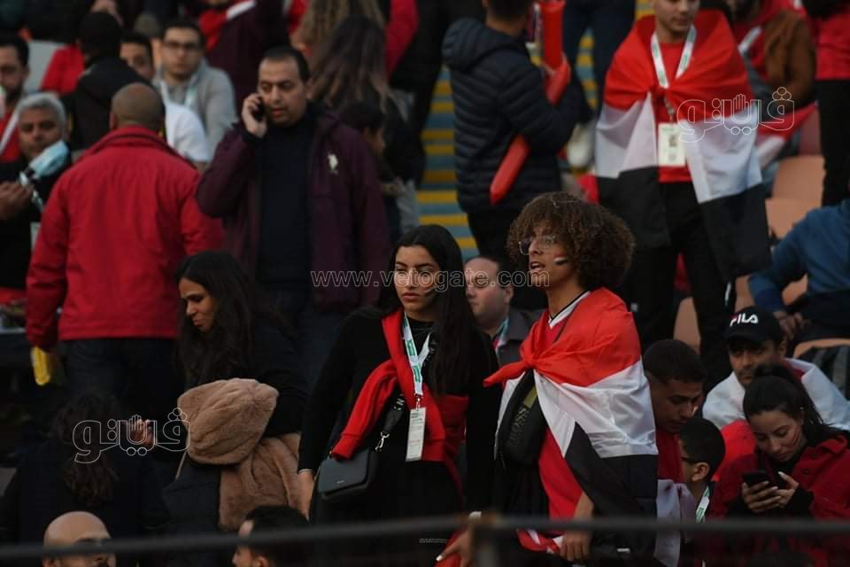 الجميلات يخطفن الأنظار بمدرجات استاد القاهرة (12)