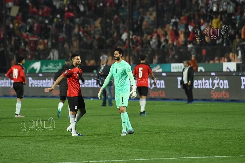 حزن محمد صلاح وفرحة الشناوي والحضري.. مشاهد بعد لقاء مصر والسنغال (27)