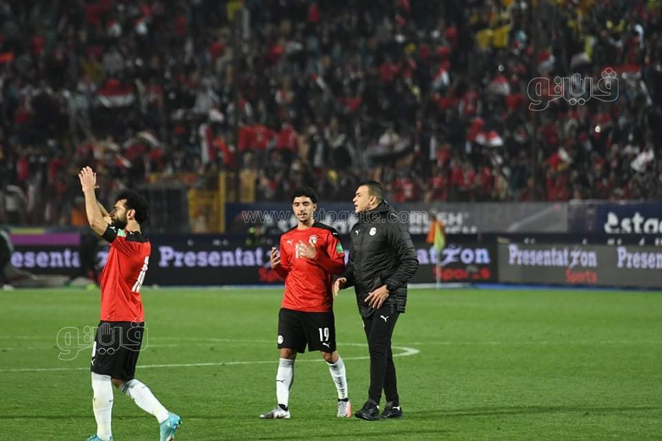 حزن محمد صلاح وفرحة الشناوي والحضري.. مشاهد بعد لقاء مصر والسنغال (32)