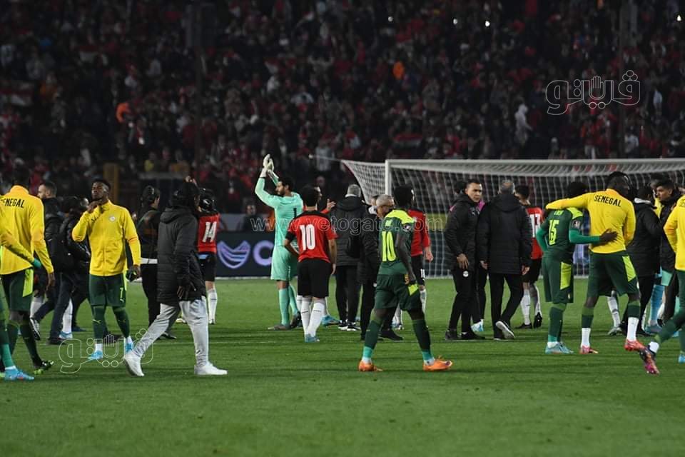 حزن محمد صلاح وفرحة الشناوي والحضري.. مشاهد بعد لقاء مصر والسنغال (33)