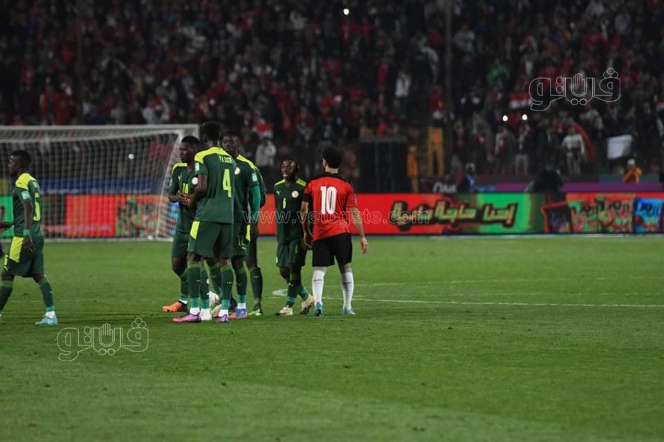 حزن محمد صلاح وفرحة الشناوي والحضري.. مشاهد بعد لقاء مصر والسنغال (40)