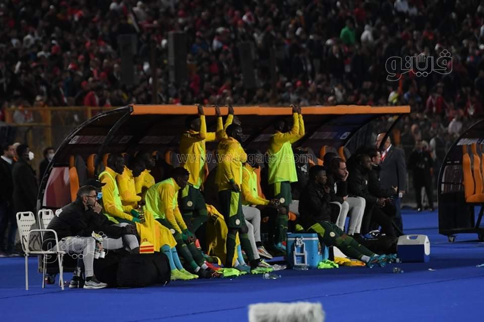 حزن محمد صلاح وفرحة الشناوي والحضري.. مشاهد بعد لقاء مصر والسنغال (46)