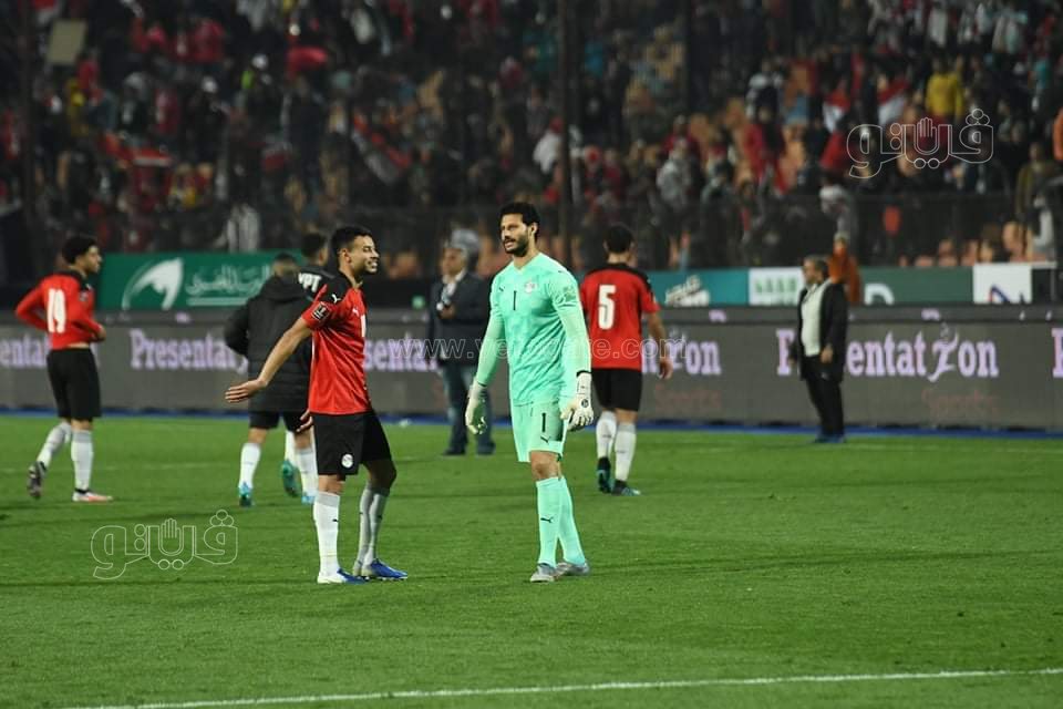 حزن محمد صلاح وفرحة الشناوي والحضري.. مشاهد بعد لقاء مصر والسنغال (50)