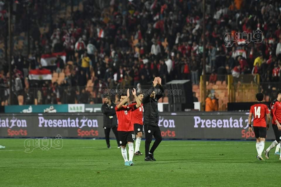 حزن محمد صلاح وفرحة الشناوي والحضري.. مشاهد بعد لقاء مصر والسنغال (62)