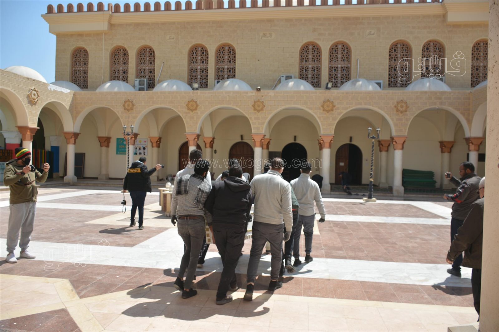 لحظة وصول جثمان أحمد حلاوة للمجمع الإسلامي بالشيخ زايد (8)