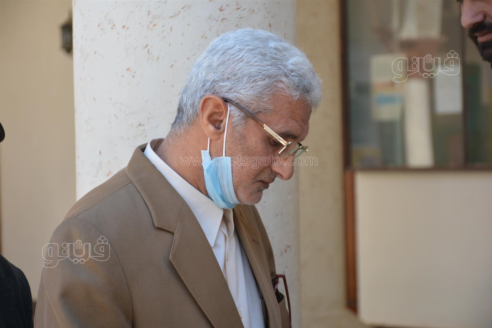 الحزن يسيطر على شقيق أحمد حلاوة فور وصول الجثمان استعدادا لتشييعه (7)