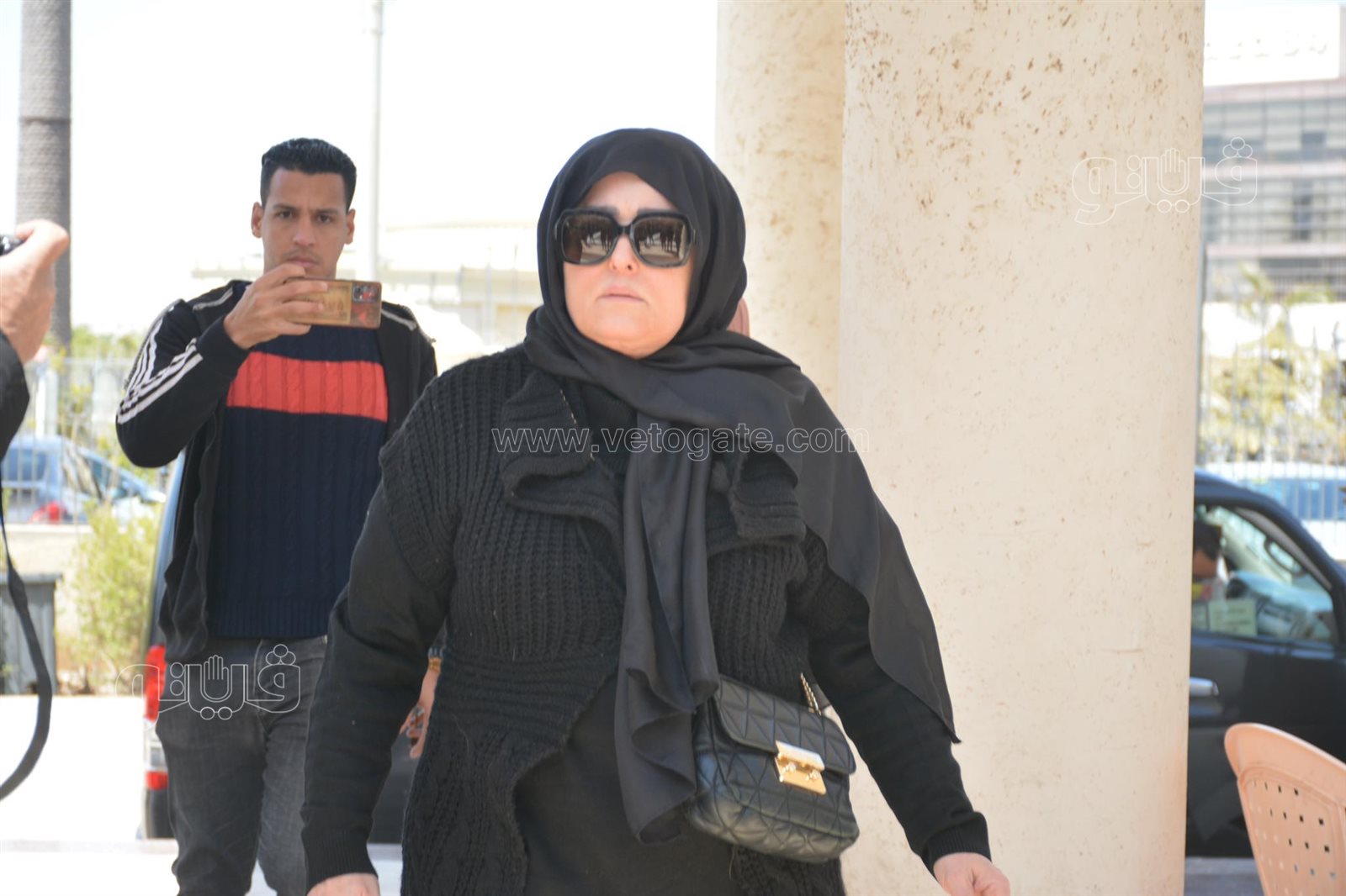 أشرف زكي ونهال عنبر وعصام السقا في جنازة أحمد حلاوة (8)