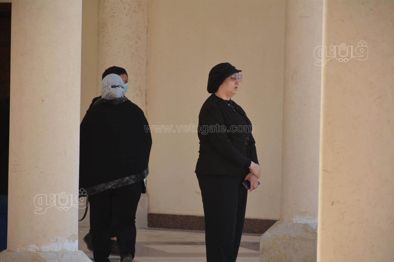 أشرف زكي ونهال عنبر وعصام السقا في جنازة أحمد حلاوة (10)