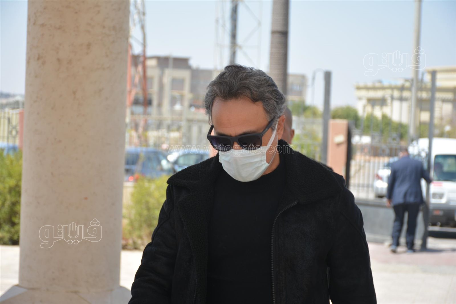 أشرف زكي ونهال عنبر وعصام السقا في جنازة أحمد حلاوة (13)