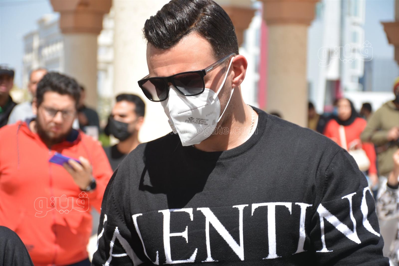 دنيا سمير غانم ورامي رضوان يشاركان في جنازة أحمد حلاوة (2)