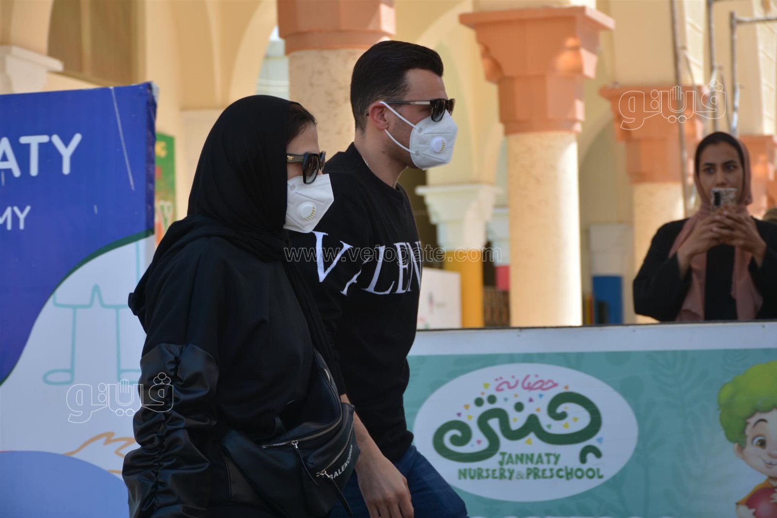 دنيا سمير غانم ورامي رضوان يشاركان في جنازة أحمد حلاوة (3)