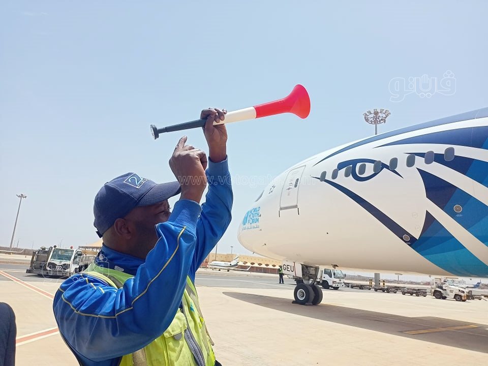 وصول الجماهير إلى مطار داكار (1)