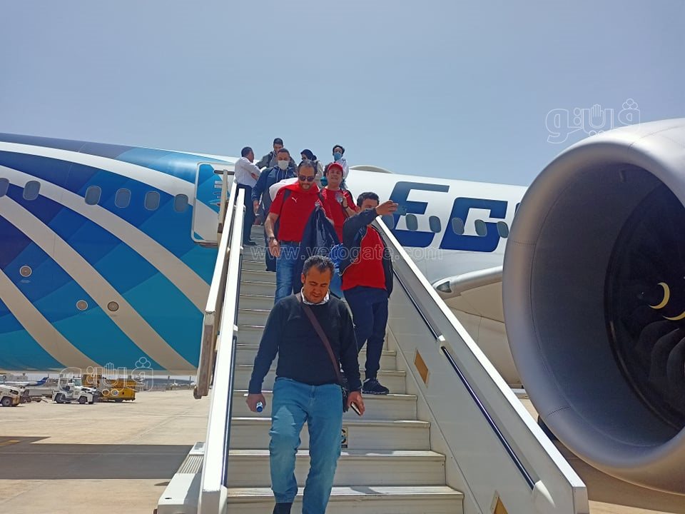 وصول الجماهير إلى مطار داكار (3)