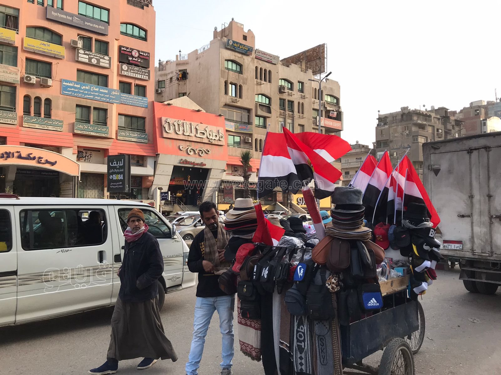 العلم بـ25 انتشار الباعة في شوارع جامعة الدول قبل مباراة مصر والسنغال (1)