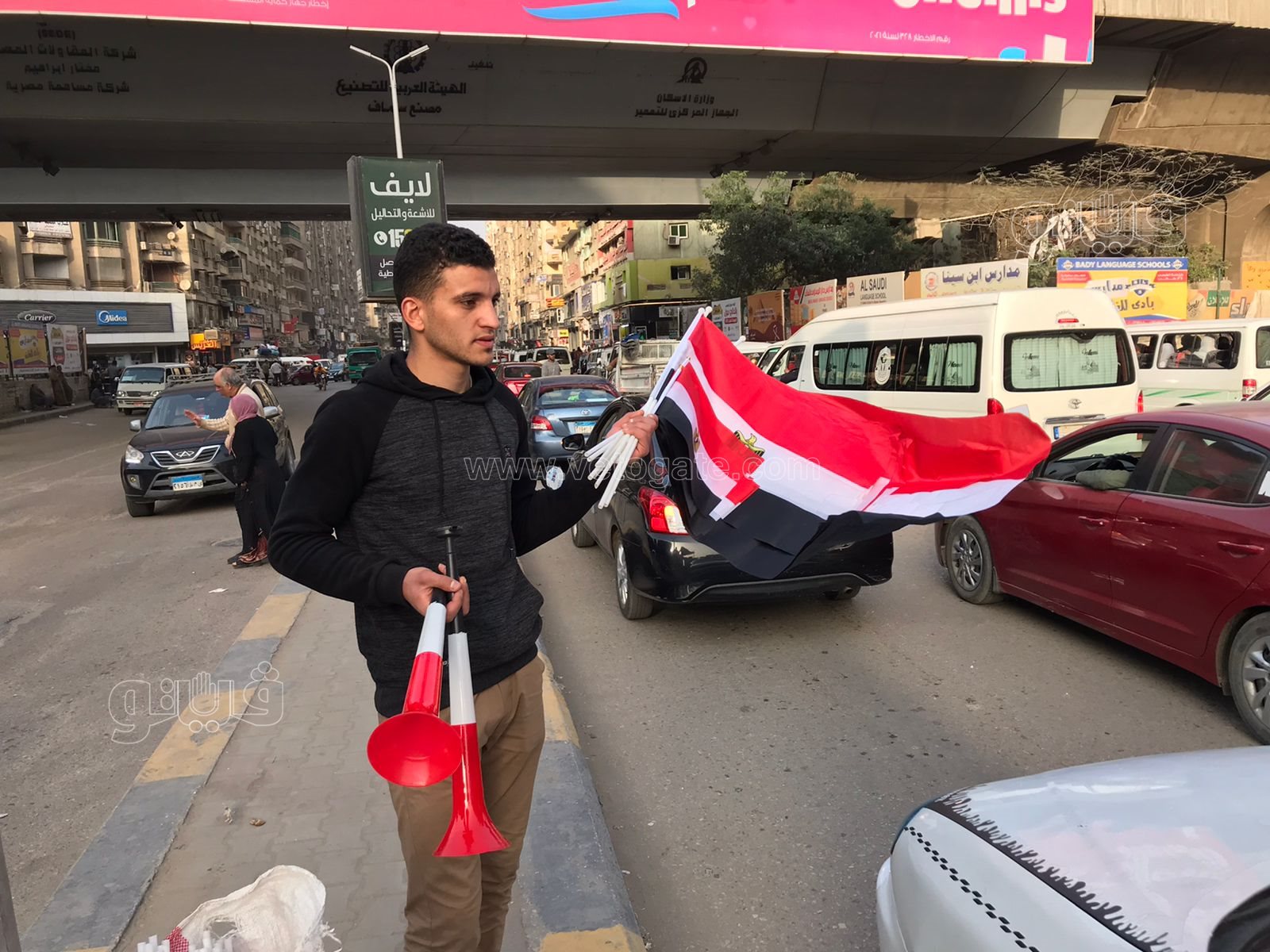 العلم بـ25 انتشار الباعة في شوارع جامعة الدول قبل مباراة مصر والسنغال (2)