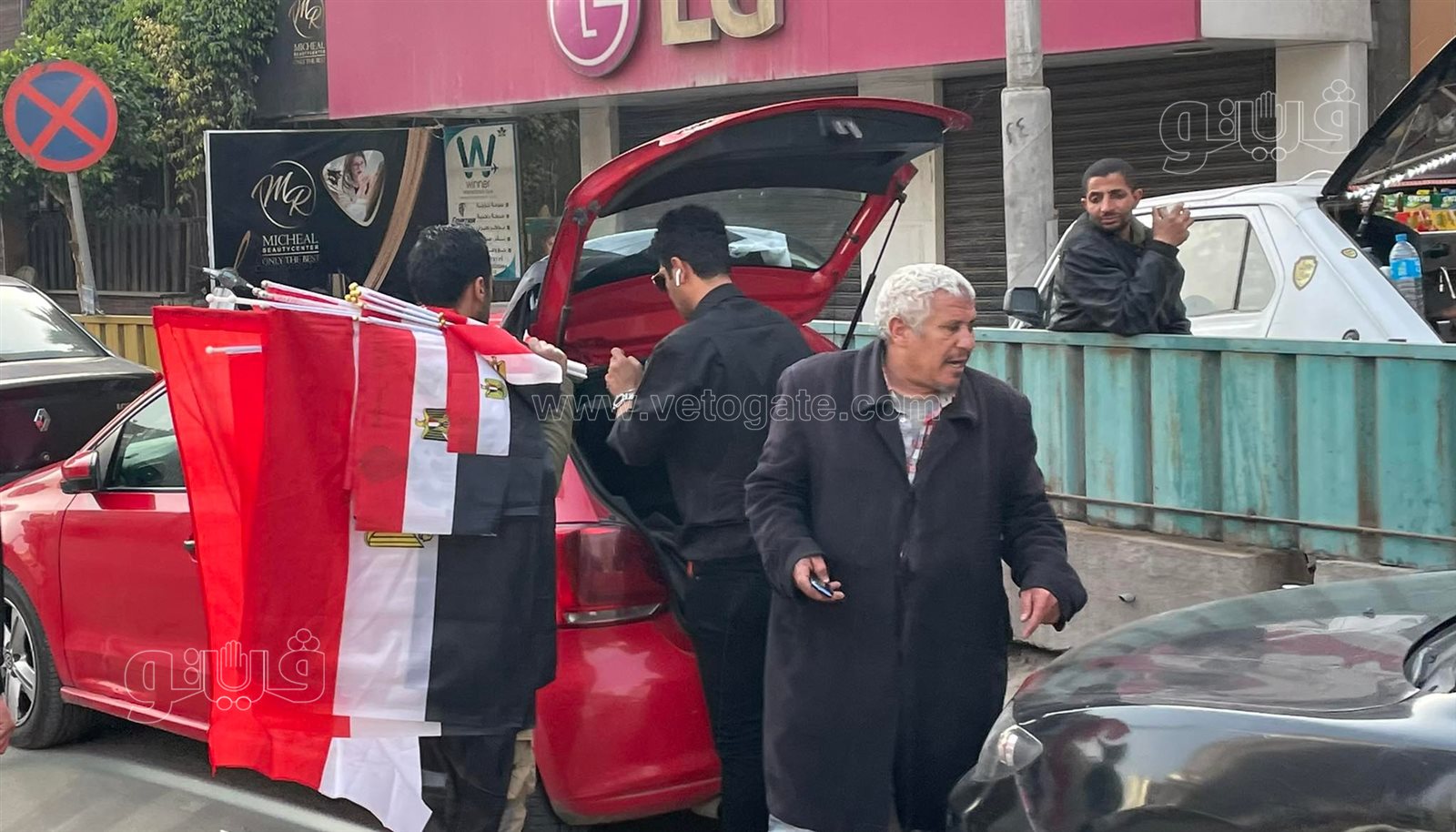 العلم بـ25 انتشار الباعة في شوارع جامعة الدول قبل مباراة مصر والسنغال (6)