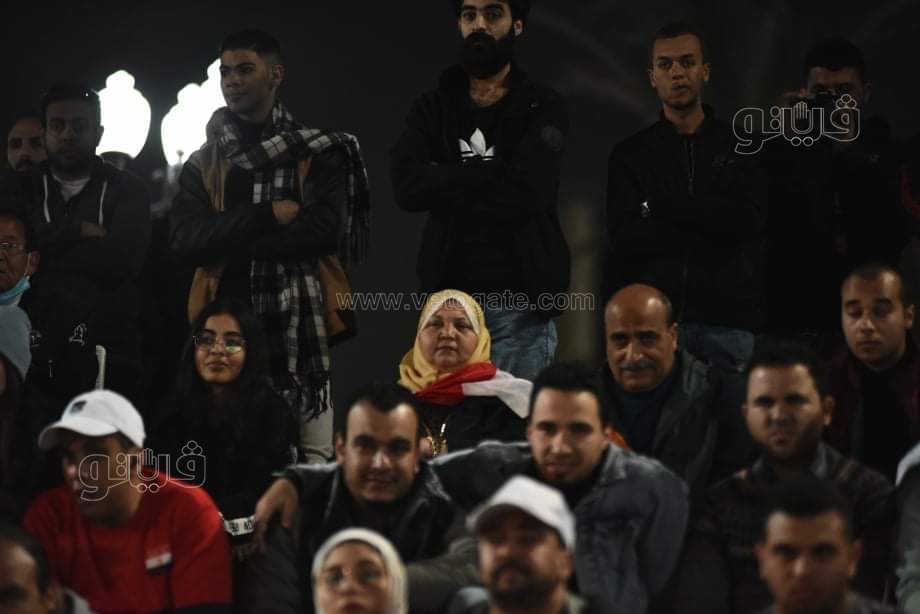 غضب مشجعي مصر من حكم مباراة السنغال (1)