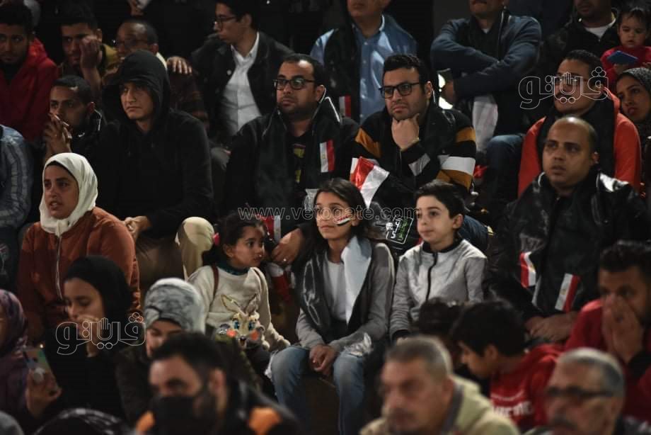 غضب مشجعي مصر من حكم مباراة السنغال (3)