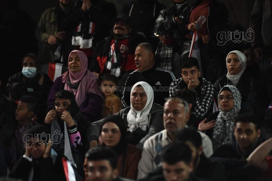 غضب مشجعي مصر من حكم مباراة السنغال (6)