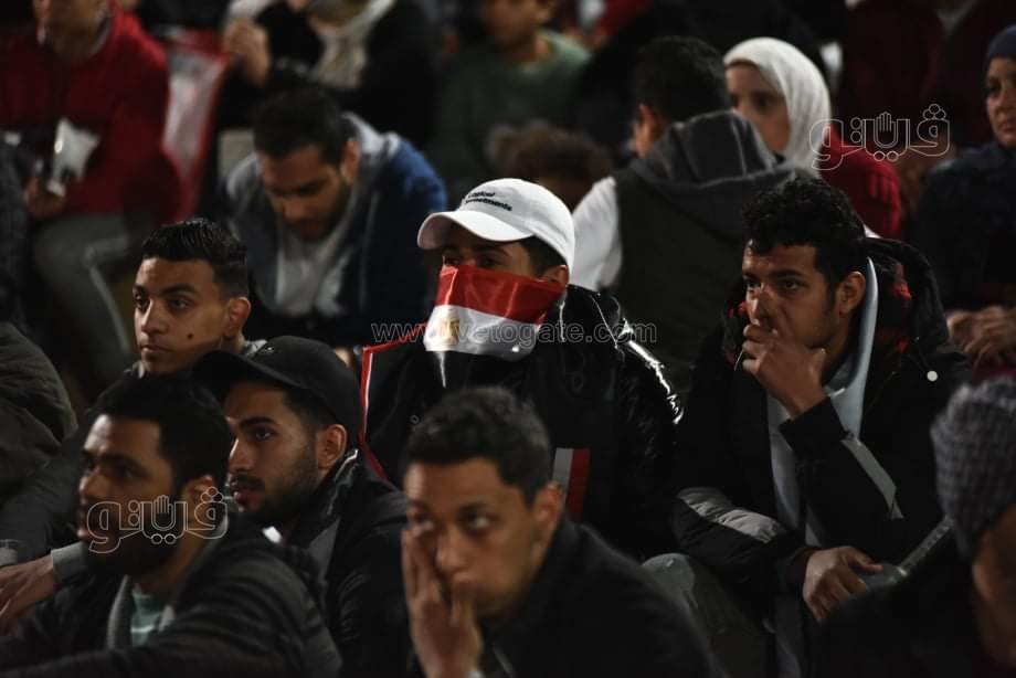غضب مشجعي مصر من حكم مباراة السنغال (7)
