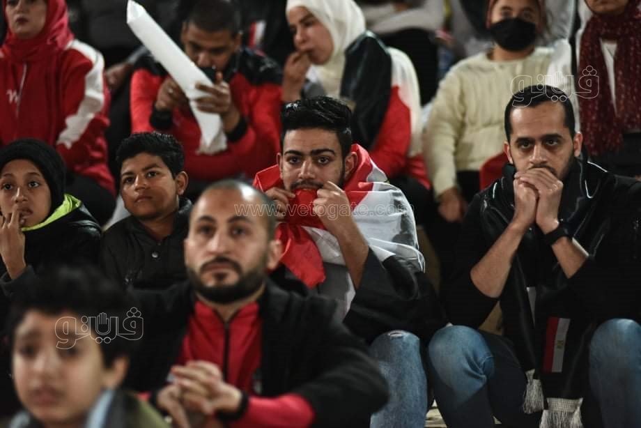 غضب مشجعي مصر من حكم مباراة السنغال (12)