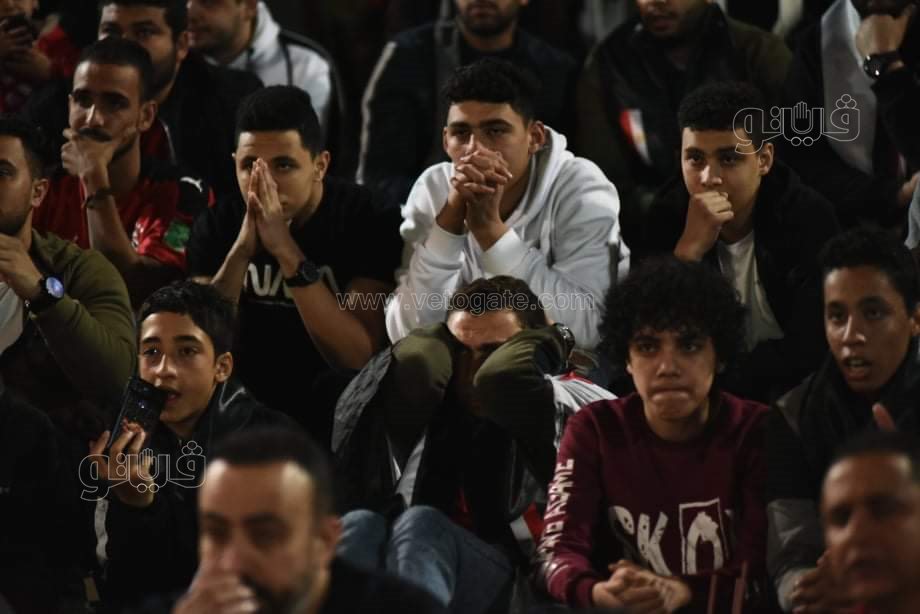 غضب مشجعي مصر من حكم مباراة السنغال (21)