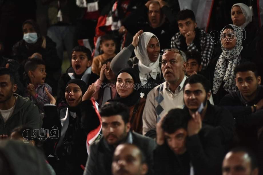 غضب مشجعي مصر من حكم مباراة السنغال (26)