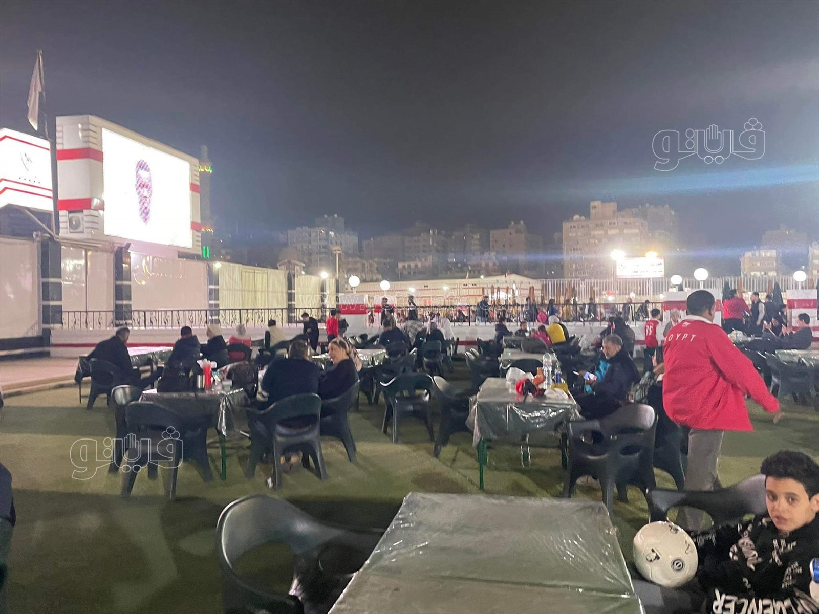 غضب مشجعي مصر من حكم مباراة السنغال (29)