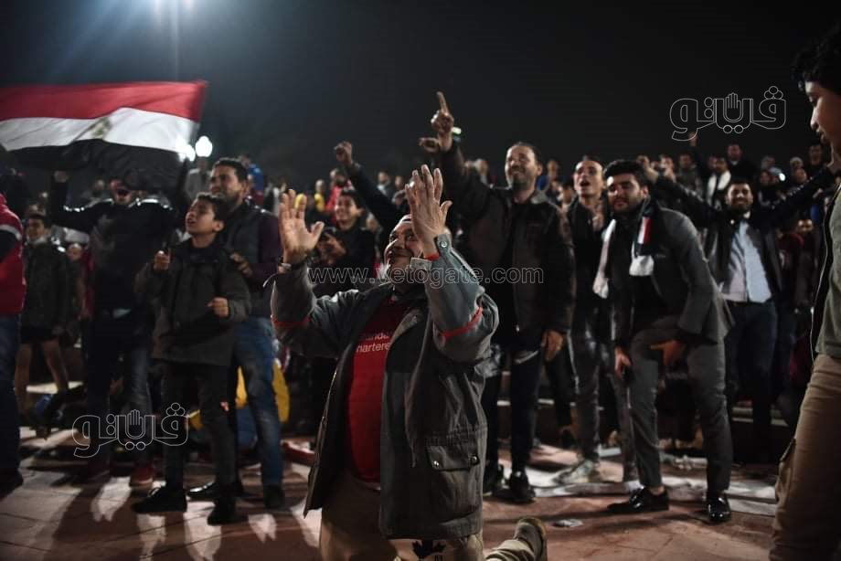 بكاء مشجعي المنتخب المصري بعد الخسارة من السنغال (20)