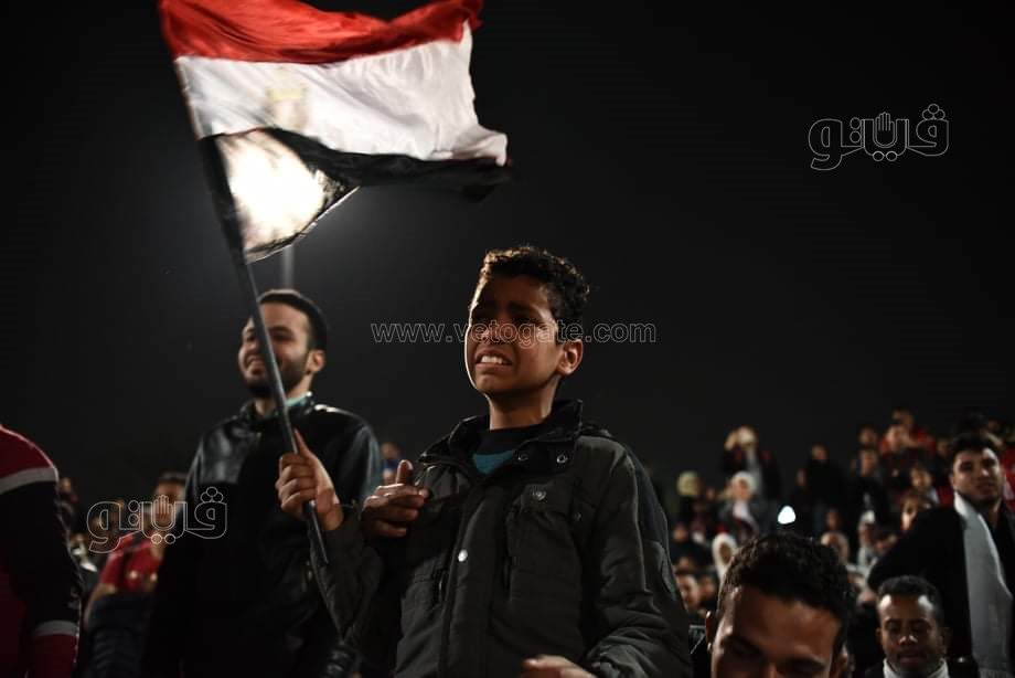 بكاء مشجعي المنتخب المصري بعد الخسارة من السنغال (37)