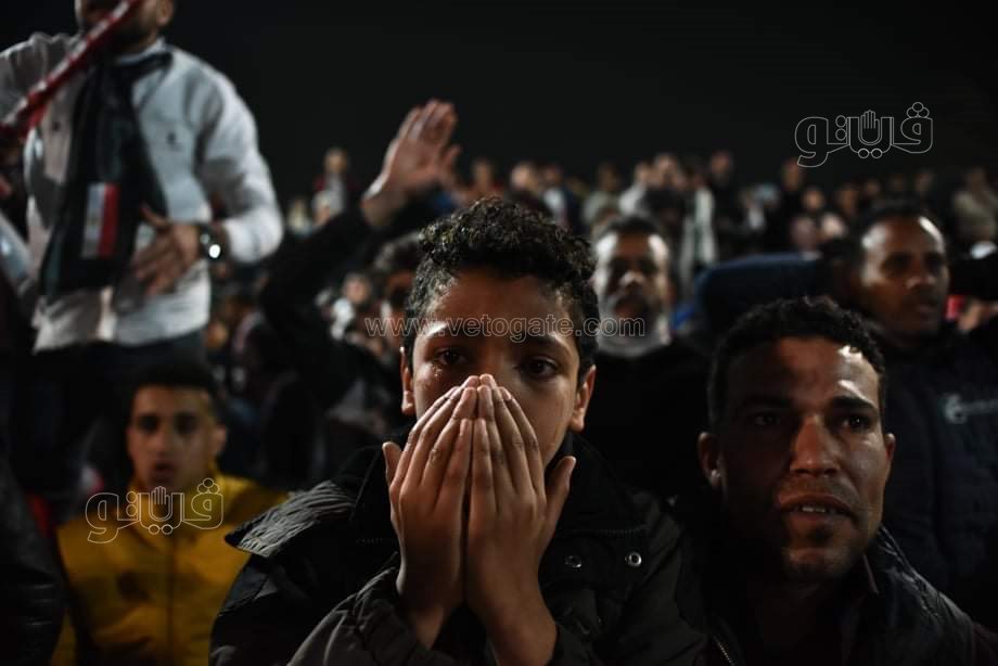 بكاء مشجعي المنتخب المصري بعد الخسارة من السنغال (55)
