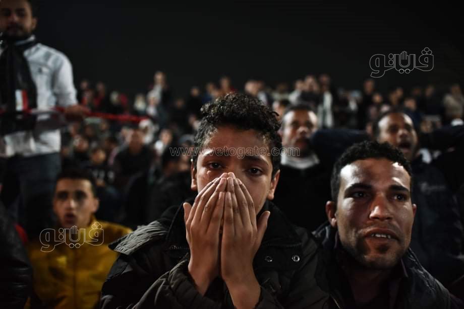 بكاء مشجعي المنتخب المصري بعد الخسارة من السنغال (61)