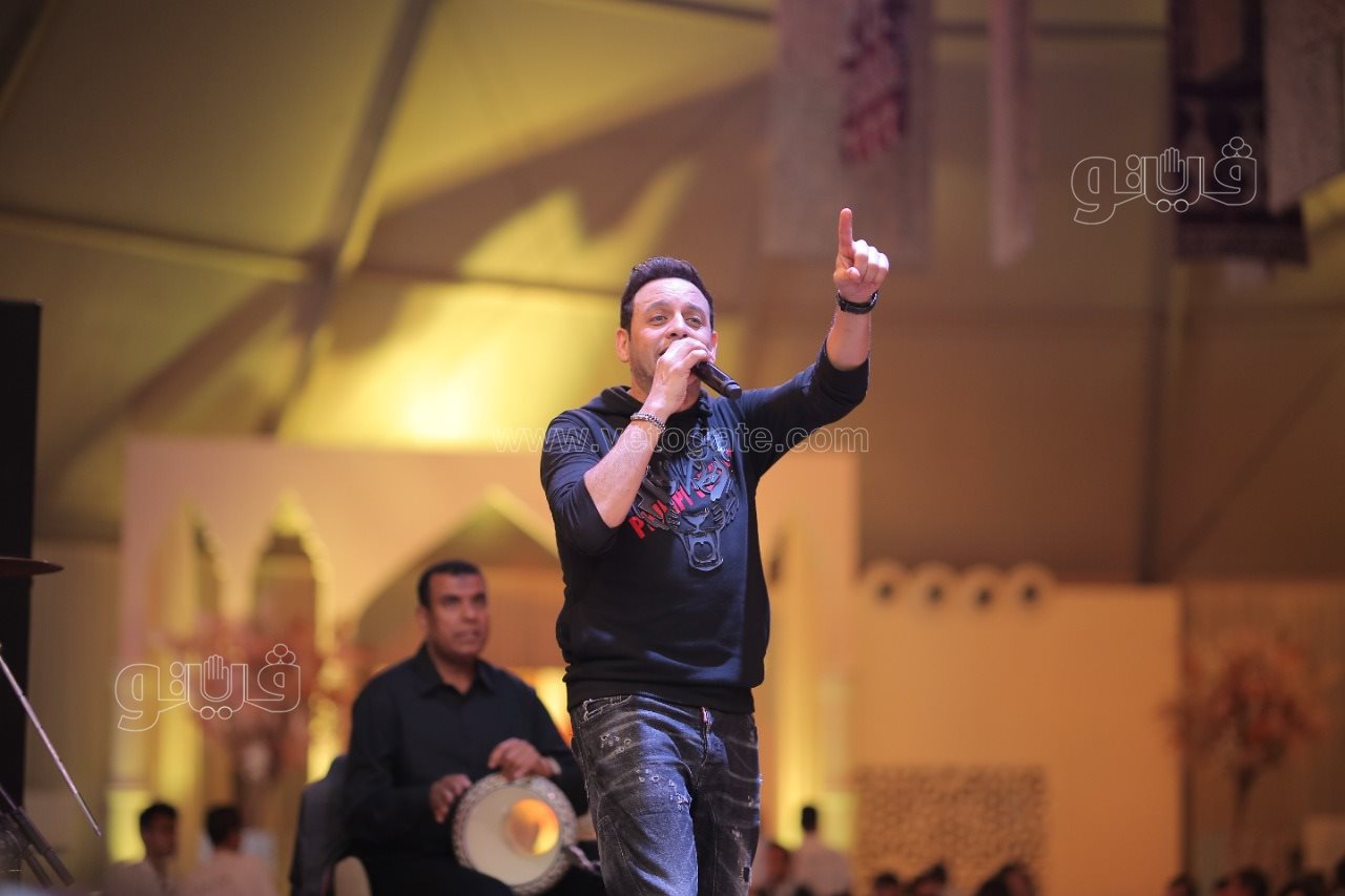 مصطفي قمر يتألق في خيمه رمضانية بالتجمع الخامس والحضور كامل العدد (1)