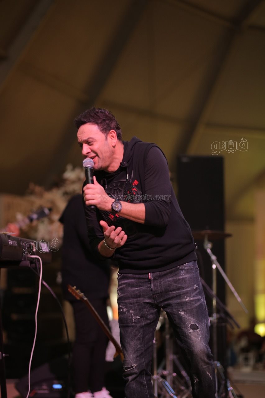 مصطفي قمر يتألق في خيمه رمضانية بالتجمع الخامس والحضور كامل العدد (2)