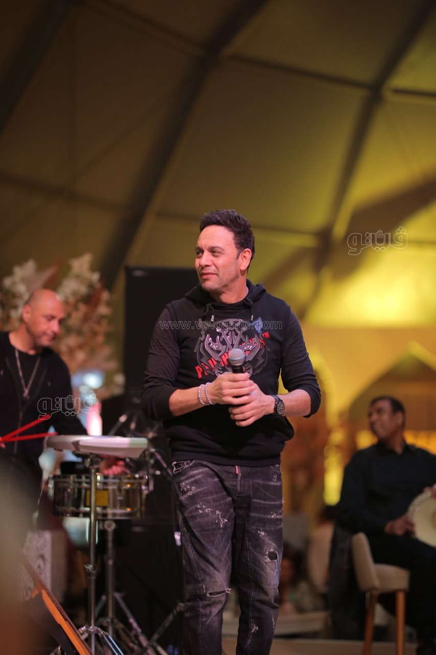 مصطفي قمر يتألق في خيمه رمضانية بالتجمع الخامس والحضور كامل العدد (3)