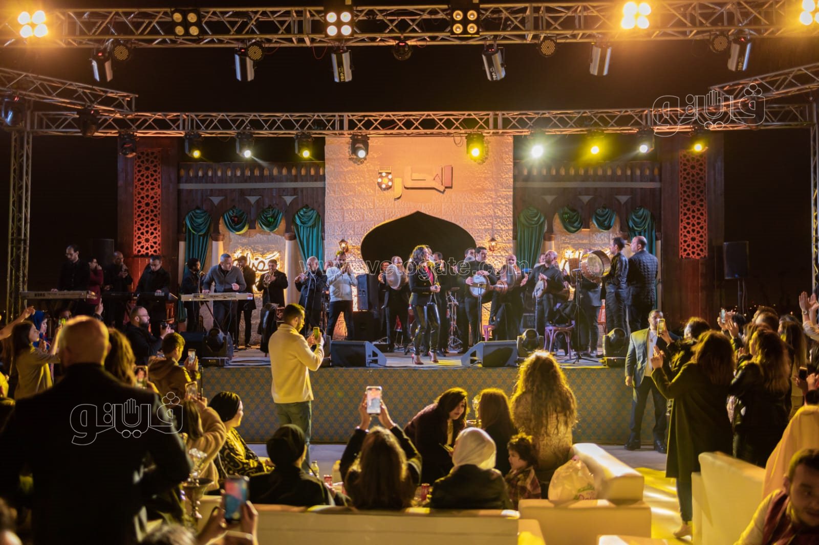 بوسى تشعل أجواء خيمة الحارة بالتجمع (7)