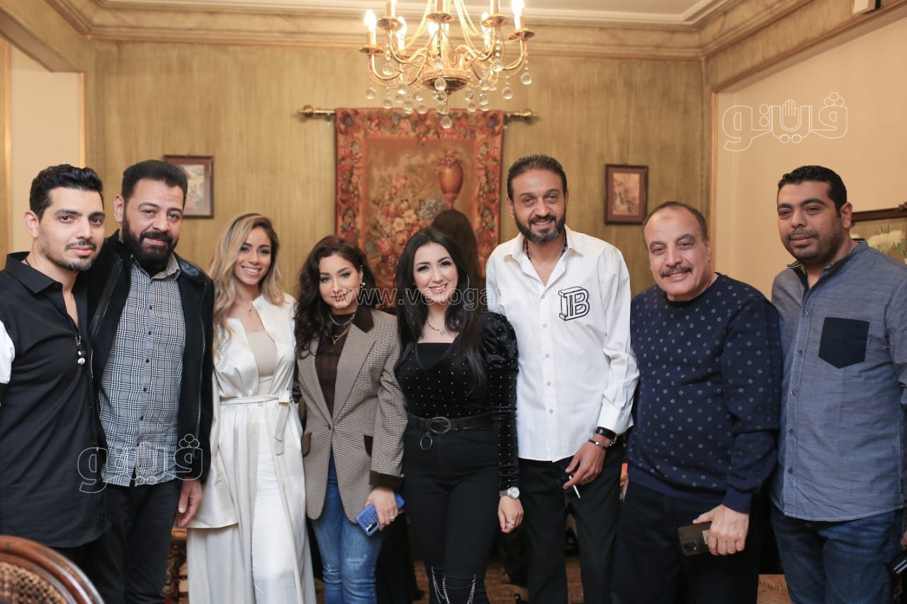 روجينا ولوسي تتحتفلان ب إنحراف (3)