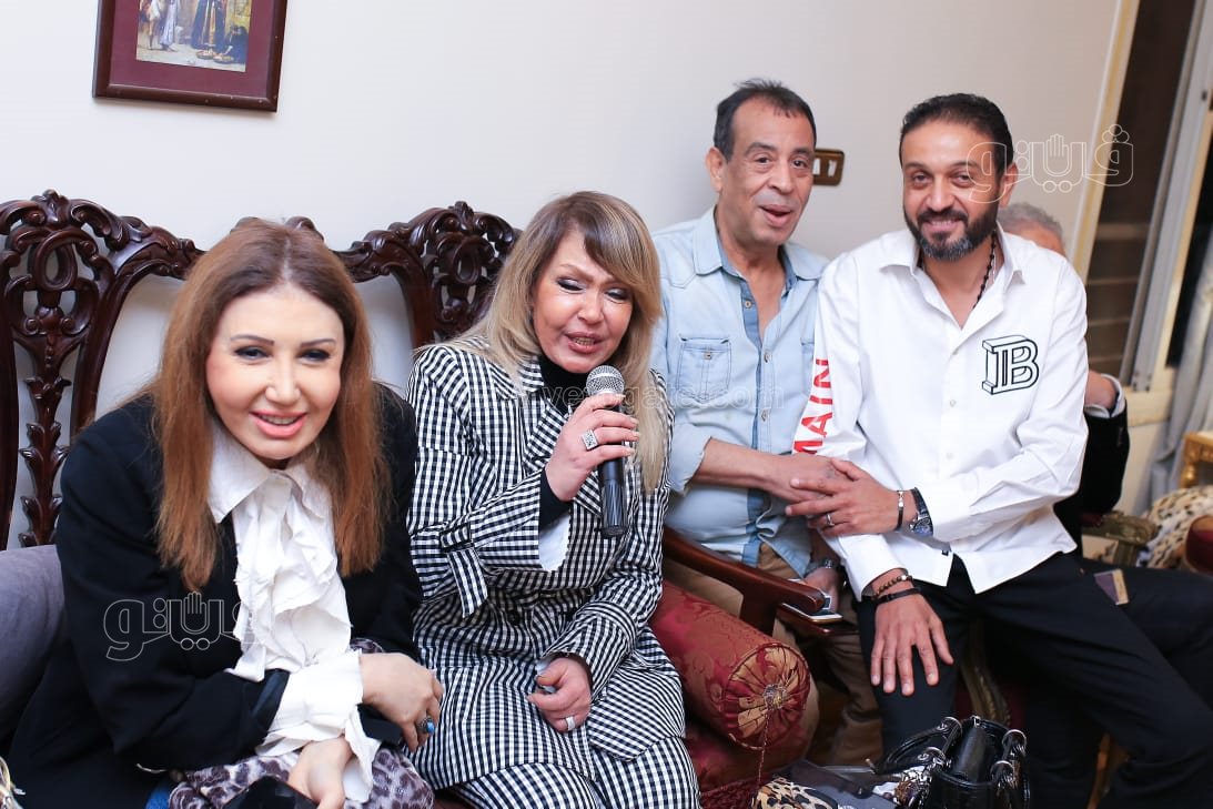 روجينا ولوسي تتحتفلان ب إنحراف (6)