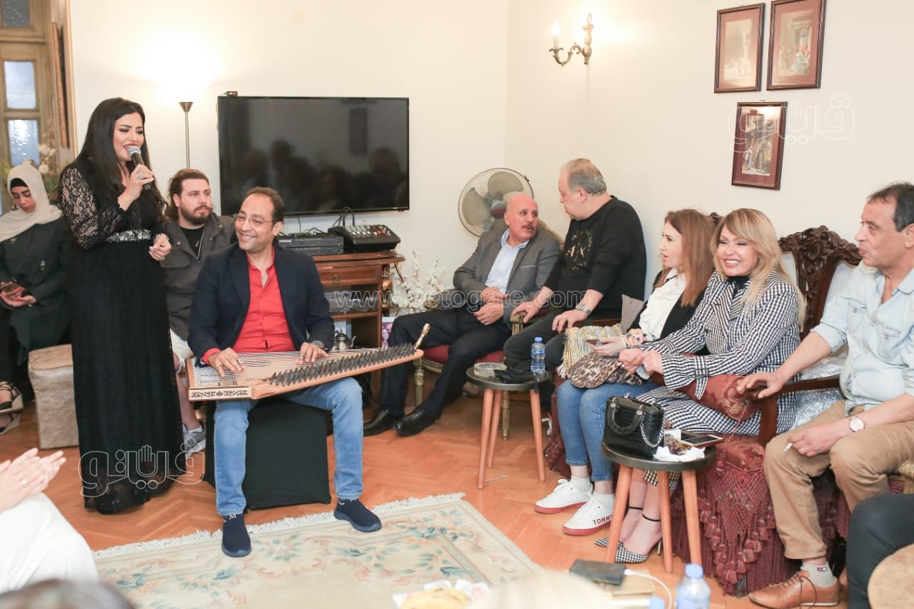 روجينا ولوسي تتحتفلان ب إنحراف (12)