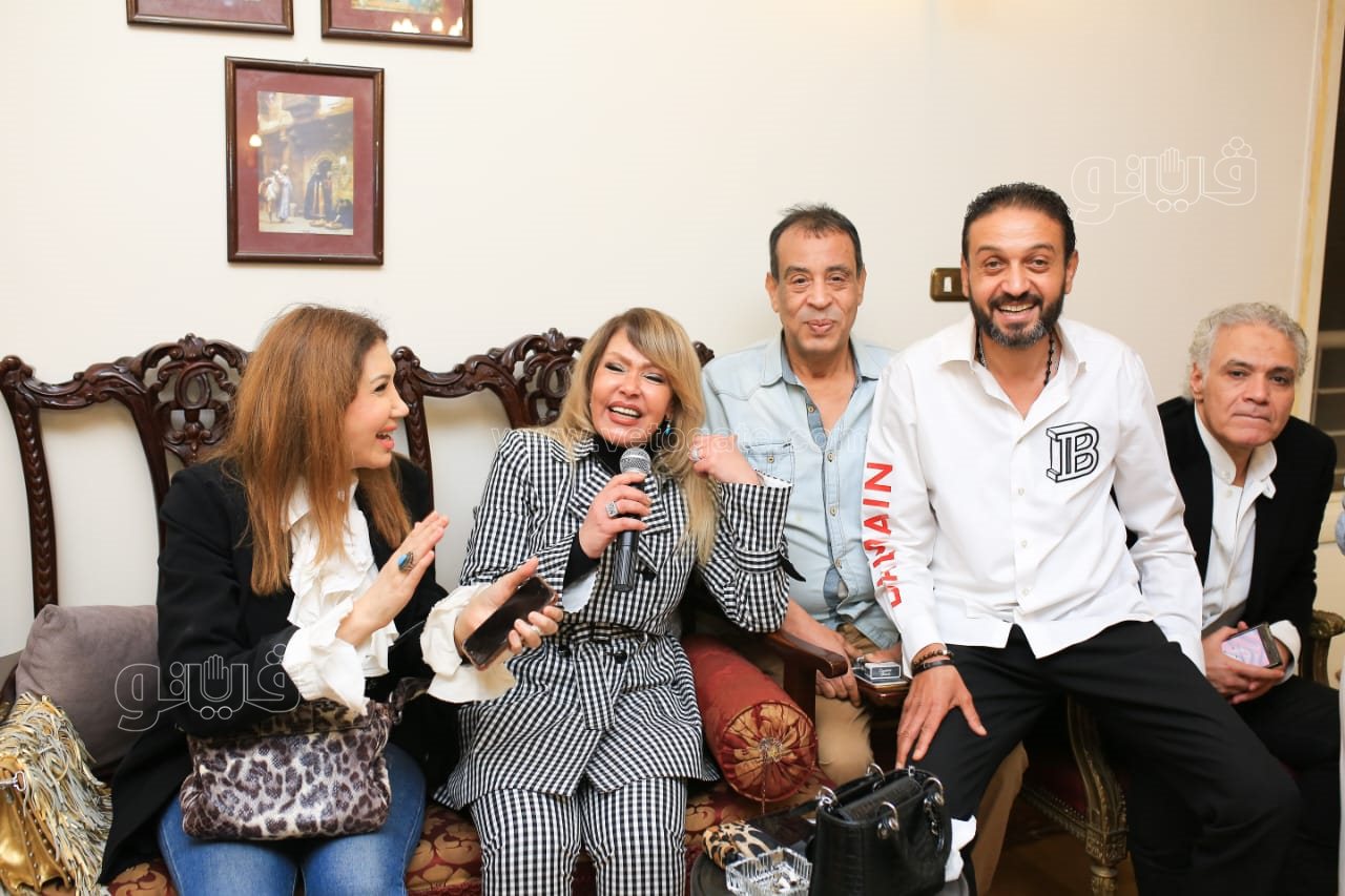 روجينا ولوسي تتحتفلان ب إنحراف (33)