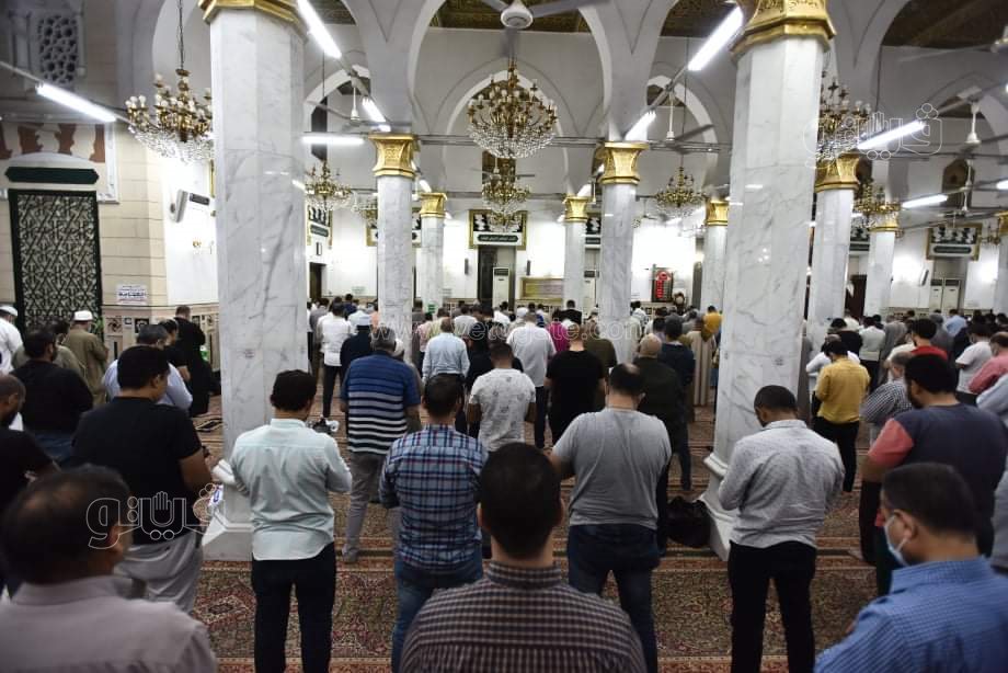 شعائر صلاة التراويح من مسجد السيدة نفيسة (6)