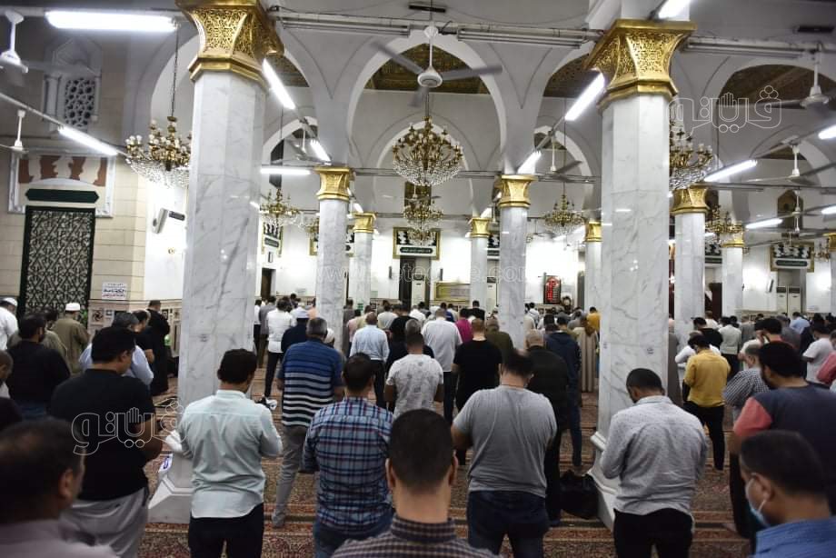 شعائر صلاة التراويح من مسجد السيدة نفيسة (8)