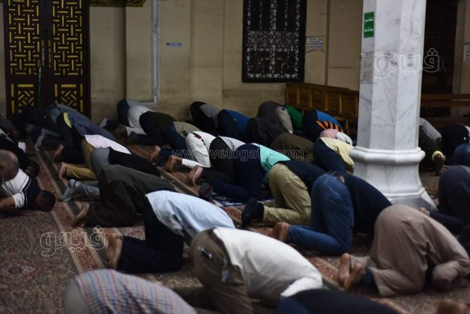 شعائر صلاة التراويح من مسجد السيدة نفيسة (9)