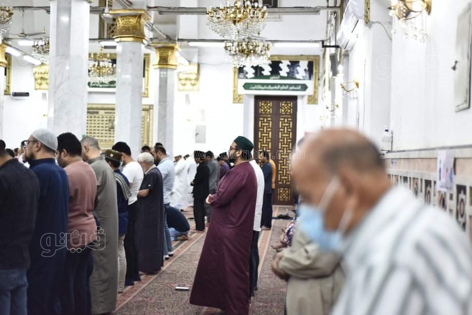 شعائر صلاة التراويح من مسجد السيدة نفيسة (10)